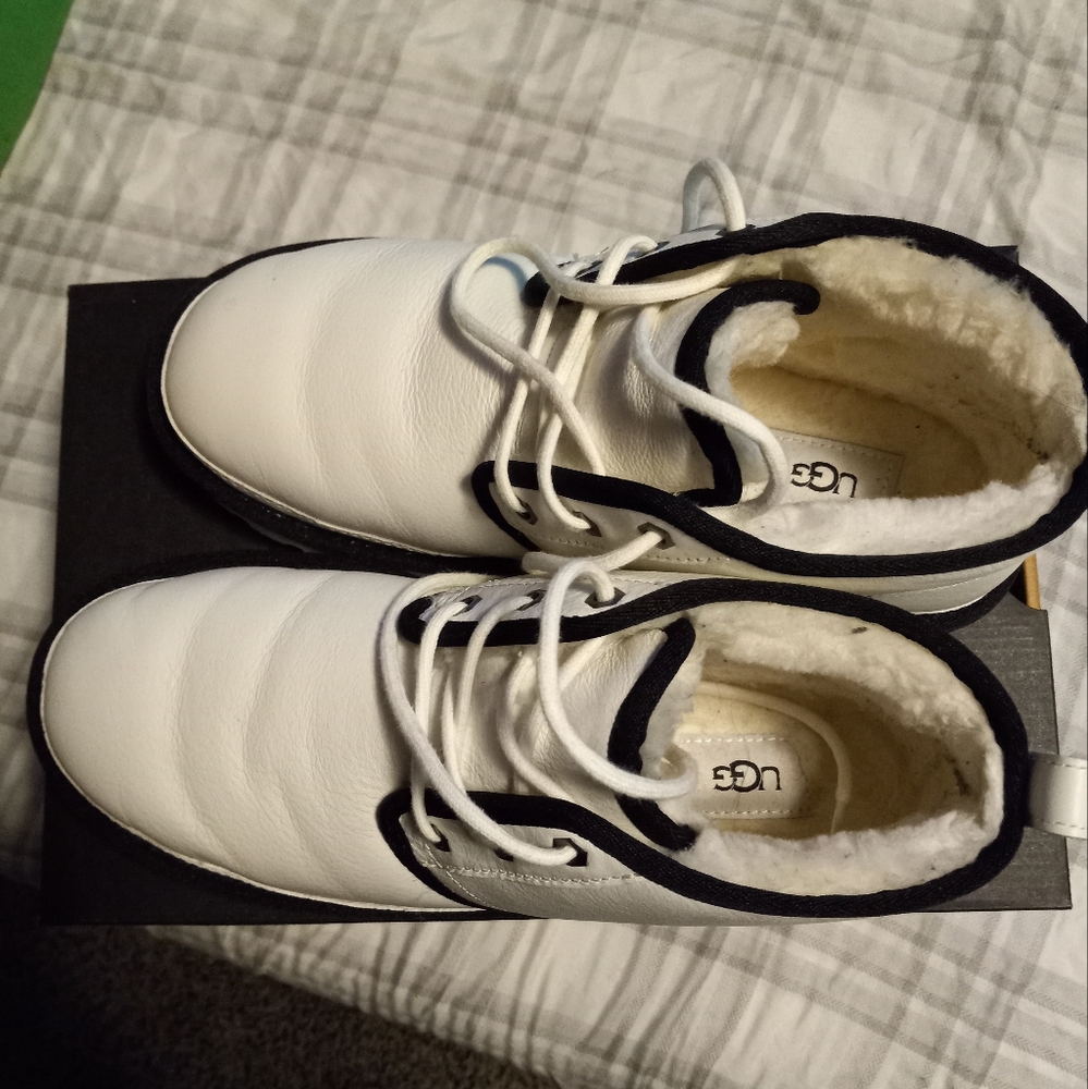 Men's white uggs - Picture 3 of 3